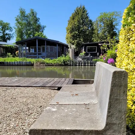 Rustig Gelegen Solvo Met Terras Aan Het Water