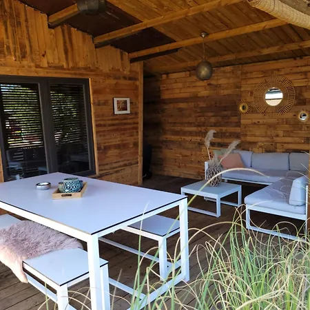 Holiday home Rustig Gelegen Solvo Met Terras Aan Het Water Geel
